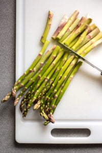 cutting ends of asparagus