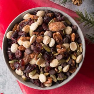 cropped-holiday-trail-mix-3.jpg
